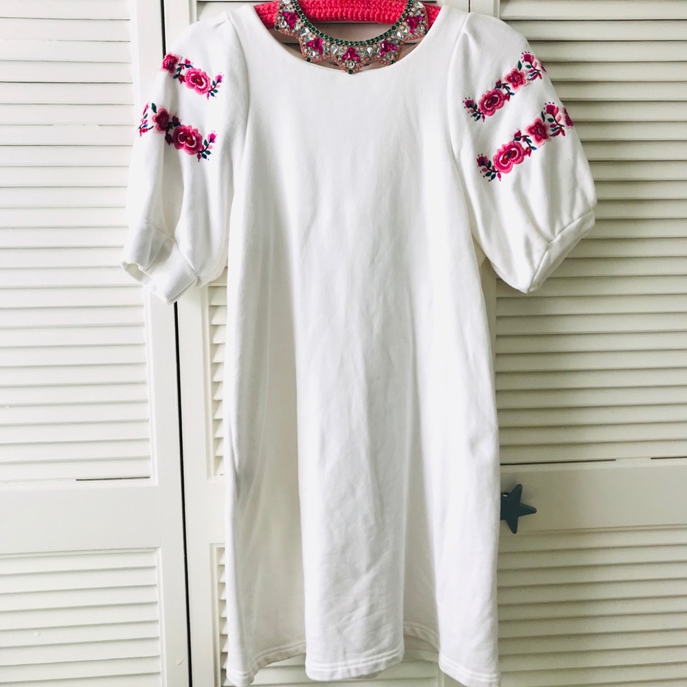 Cute embroider dress, size S